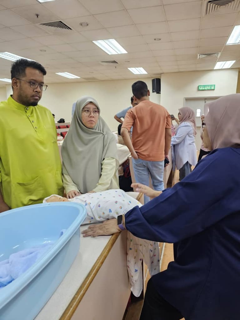 Booth pameran produk ibu dan bayi